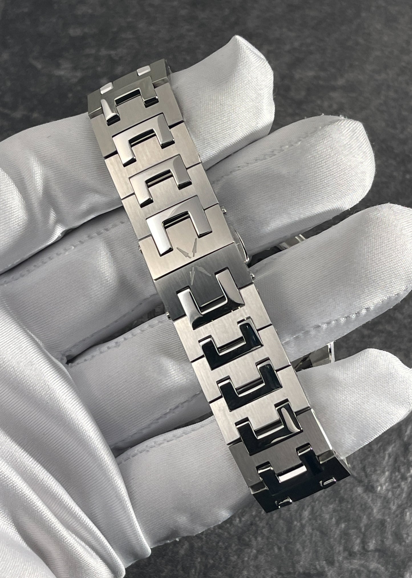 Czapek Antarctique Green Meteor 100 Piece Special Edition - Serial #16795 (Pre-Owned)