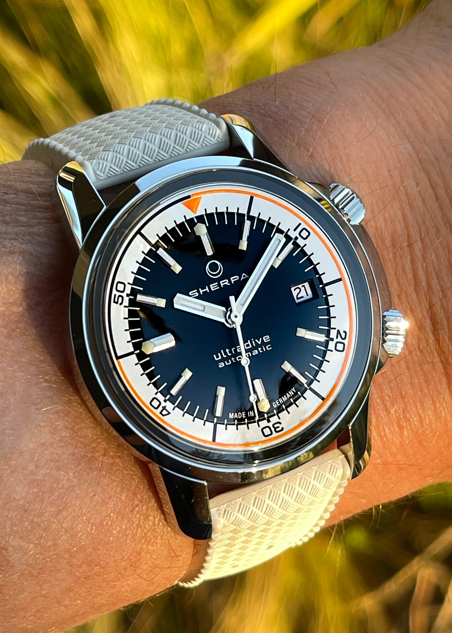 Sherpa "Ultradive" 40mm Stainless Steel Case w/ Tropic Strap (Pre-Order)
