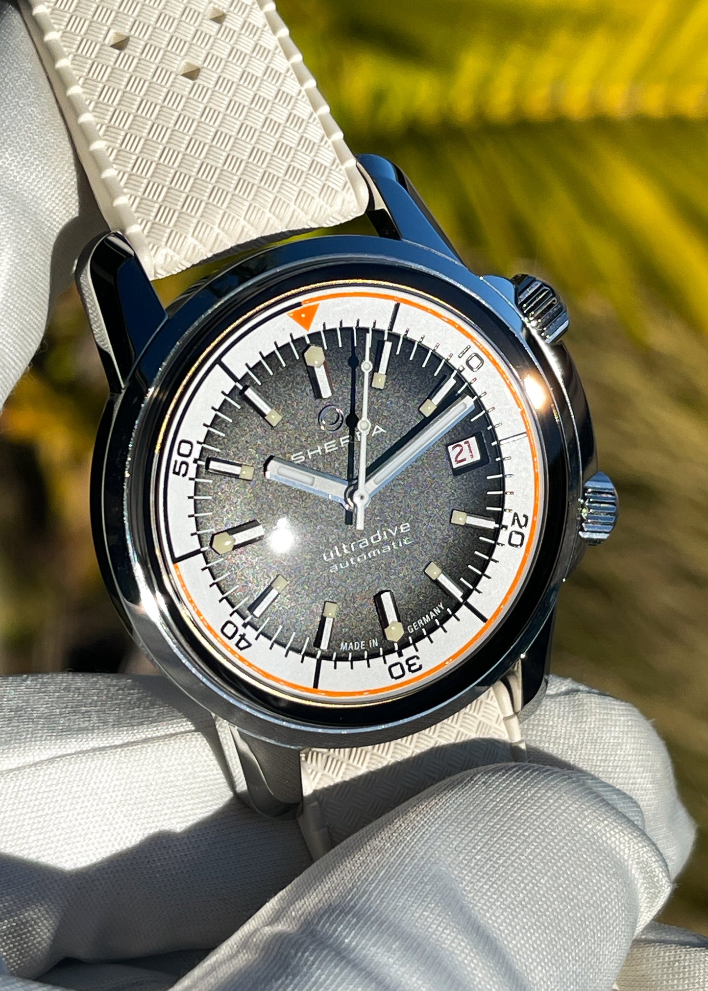 Sherpa "Ultradive" 40mm Stainless Steel Case w/ Tropic Strap (Pre-Order)