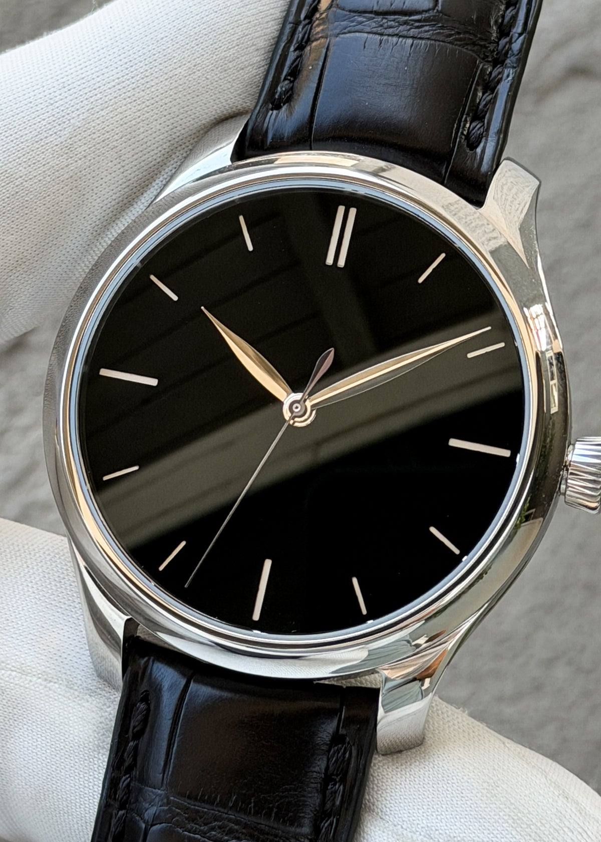 H. Moser & Cie. Endeavour Centre Seconds Vantablack Ref 1200-1235 - Serial #132172 (Pre-Owned)
